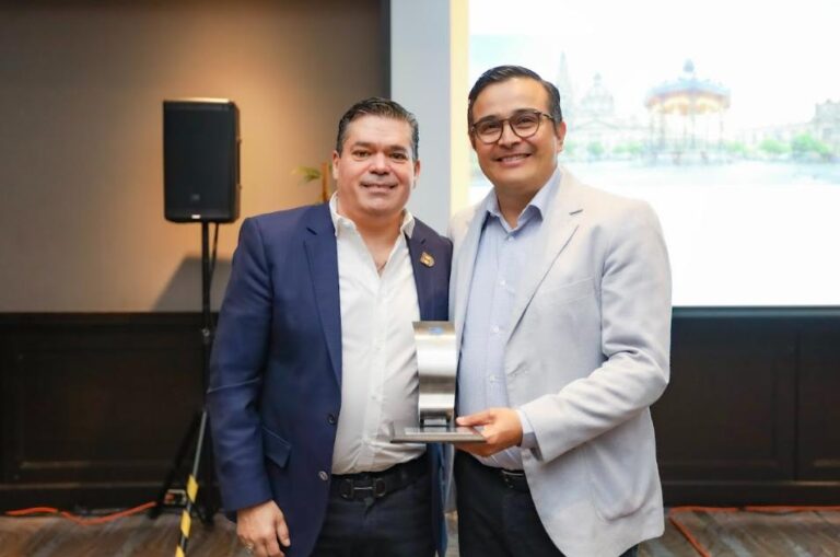 doctor Hugo de la Rosa Barrera 13