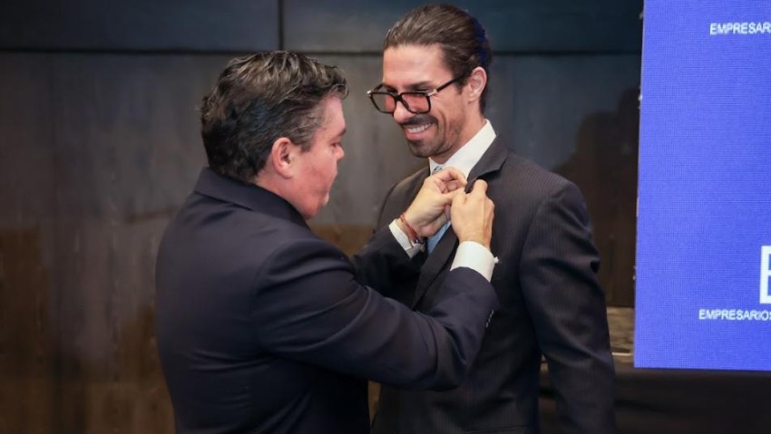 Trabajar En Equipo, Alianzas Estratégicas Y Respaldo Familiar, Lo Caracterizan