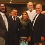 Gran Ambiente De Unión Y Fraternidad En La Comida Navideña