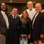 Gran Ambiente De Unión Y Fraternidad En La Comida Navideña