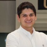 Un comunicador  necesita ser un buen vendedor, igual que un vendedor necesita ser un buen comunicador.