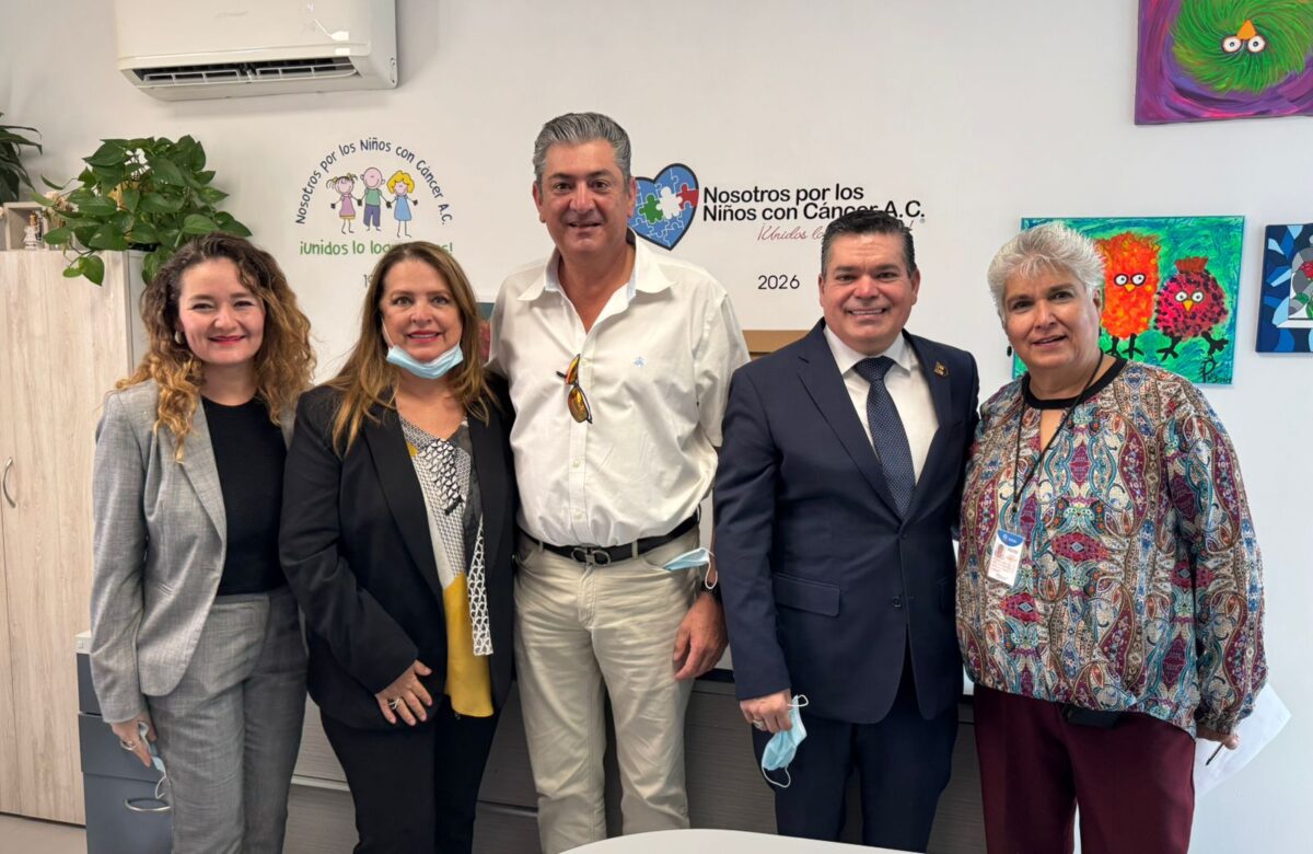 Empresario y Dirigentes en Hospital Zoquipan