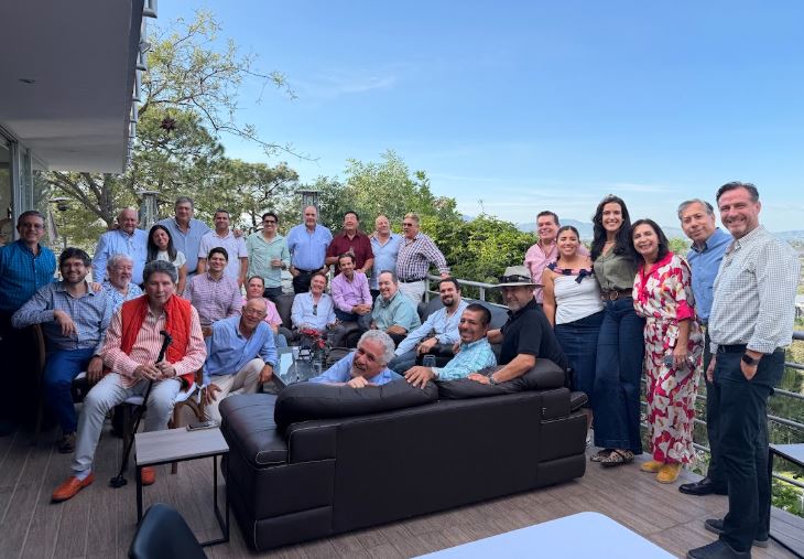 Reunión De Amigos, Fuera De Protocolos